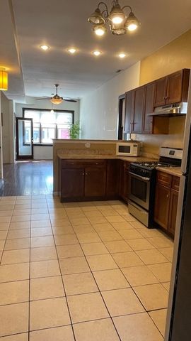 944 W 32nd Street, Chicago, IL 60608