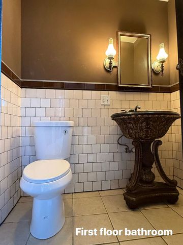 944 W 32nd Street, Chicago, IL 60608