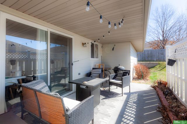 2111 Kingswood Circle, Lincoln, NE 68521