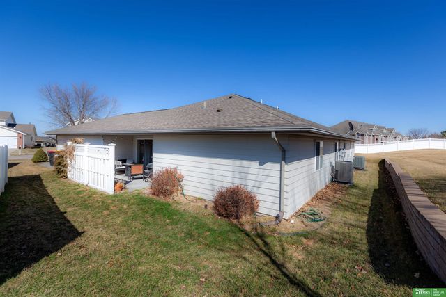 2111 Kingswood Circle, Lincoln, NE 68521