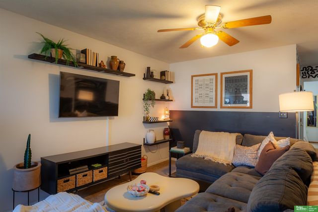 2111 Kingswood Circle, Lincoln, NE 68521