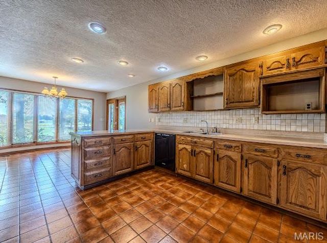 20325 SOUTH HWY 5, Lebanon, MO 65536