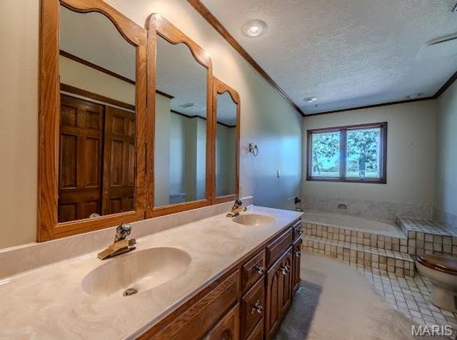 20325 SOUTH HWY 5, Lebanon, MO 65536