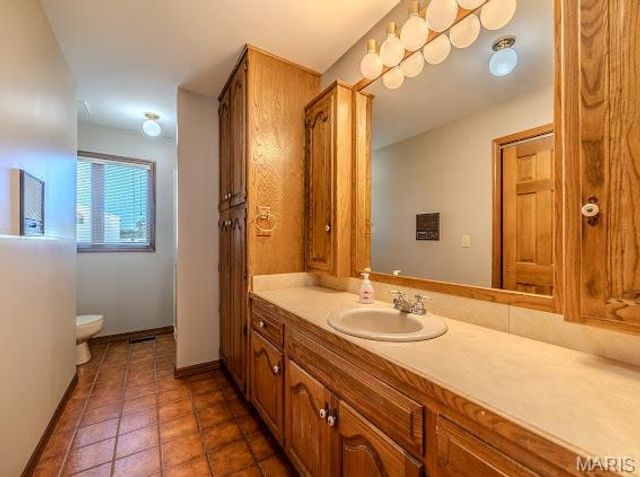 20325 SOUTH HWY 5, Lebanon, MO 65536