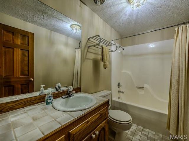 20325 SOUTH HWY 5, Lebanon, MO 65536