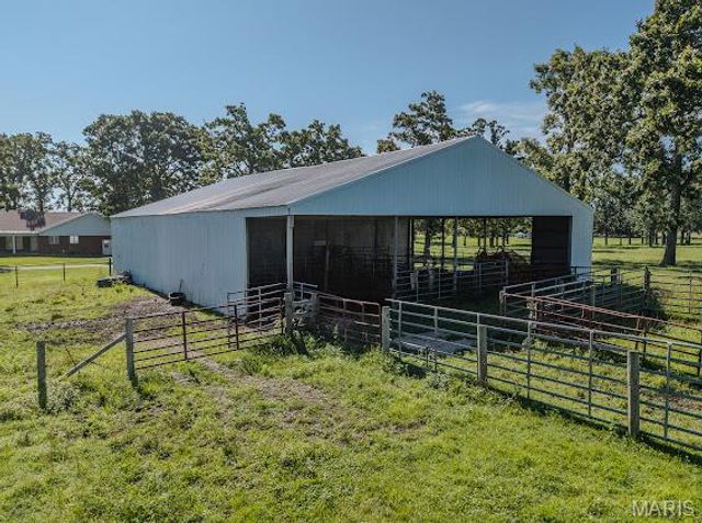 20325 SOUTH HWY 5, Lebanon, MO 65536