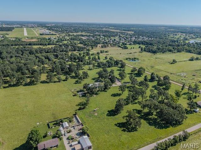 20325 SOUTH HWY 5, Lebanon, MO 65536