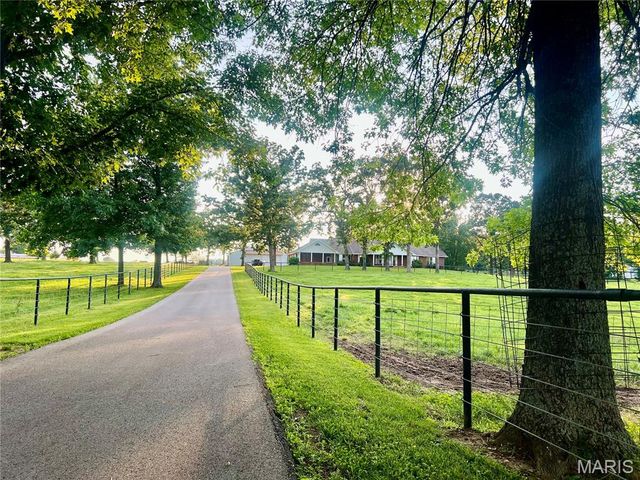 20325 SOUTH HWY 5, Lebanon, MO 65536