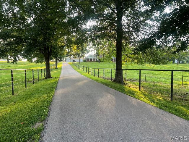 20325 SOUTH HWY 5, Lebanon, MO 65536