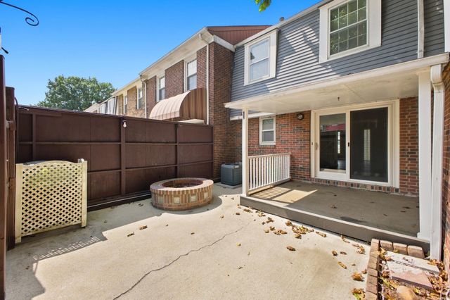 5538 Brackenridge Avenue, L-10, Columbus, OH 43228