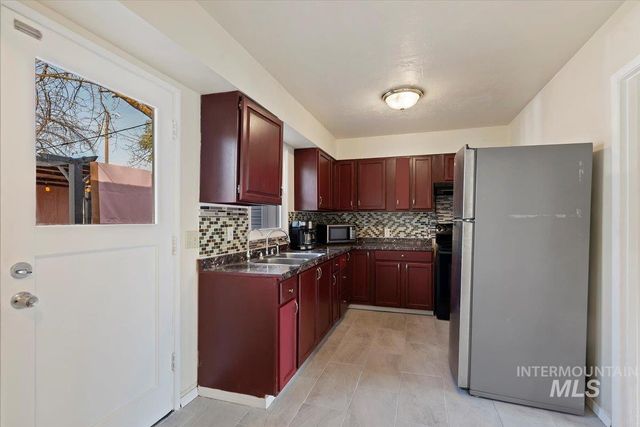 112 Palo Alto Drive, Caldwell, ID 83605