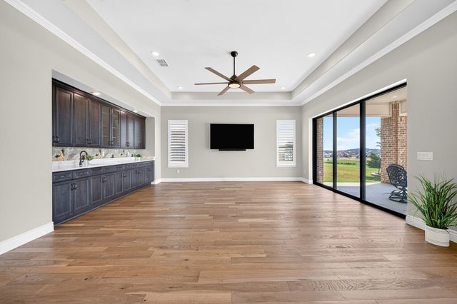 10601 Drinkwater Drive, Denton, TX 76207