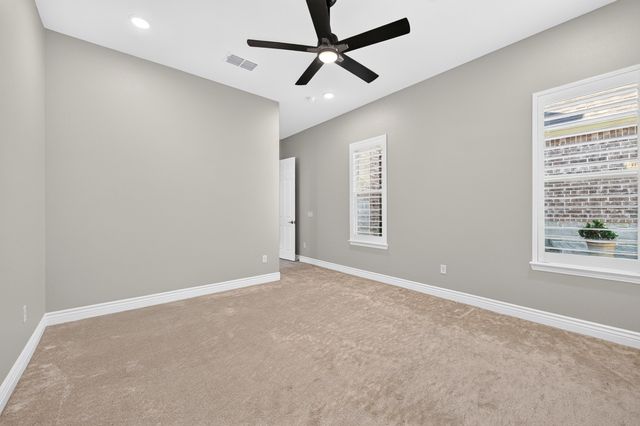10601 Drinkwater Drive, Denton, TX 76207