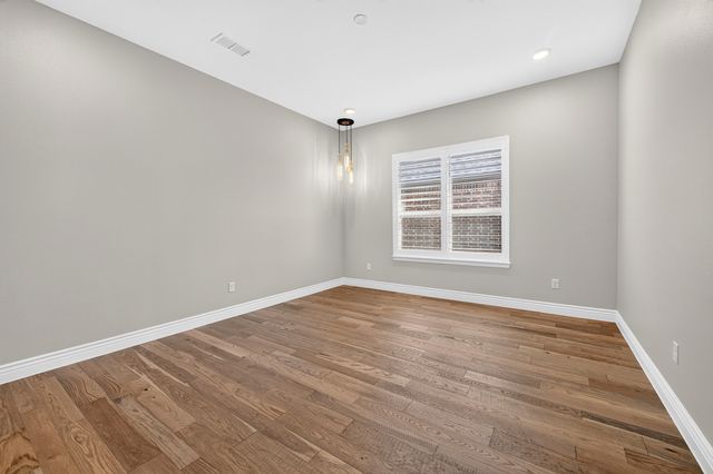 10601 Drinkwater Drive, Denton, TX 76207