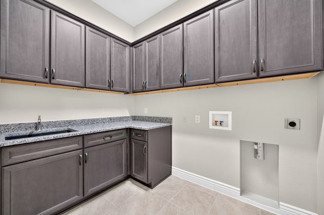 10601 Drinkwater Drive, Denton, TX 76207