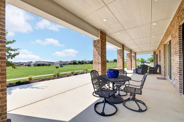10601 Drinkwater Drive, Denton, TX 76207