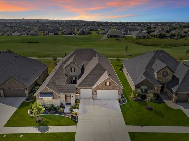 10601 Drinkwater Drive, Denton, TX 76207