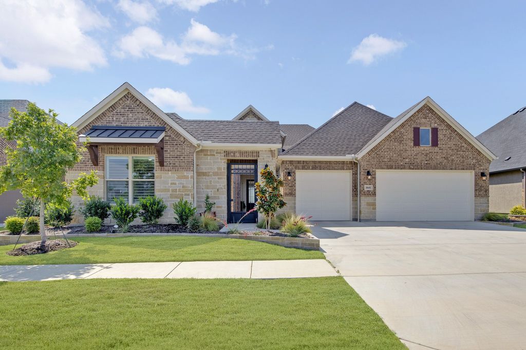 10601 Drinkwater Drive, Denton, TX 76207