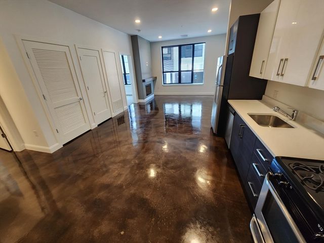 22 Mechanic 308, Quincy, MA 02169