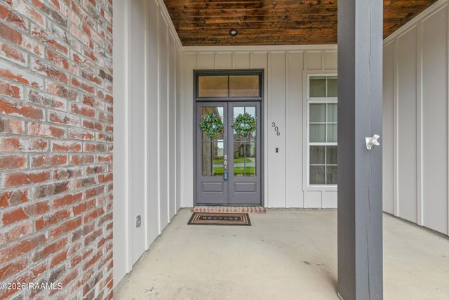 306 Canehaven Boulevard, Youngsville, LA 70592