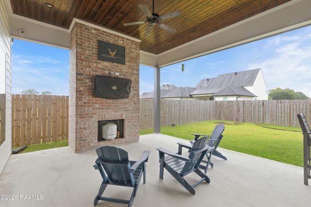 306 Canehaven Boulevard, Youngsville, LA 70592