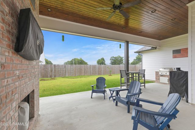 306 Canehaven Boulevard, Youngsville, LA 70592