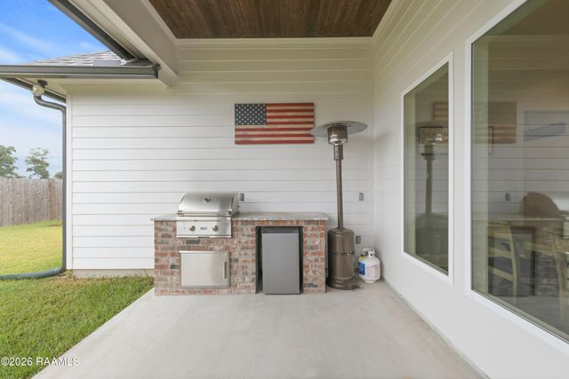 306 Canehaven Boulevard, Youngsville, LA 70592