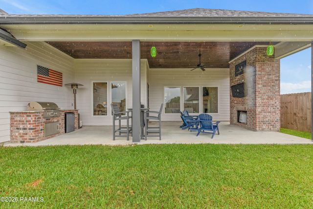 306 Canehaven Boulevard, Youngsville, LA 70592