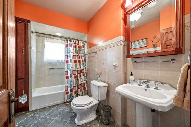 6883 W Hobart Avenue, Chicago, IL 60631