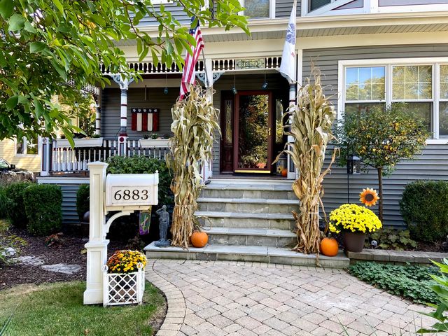 6883 W Hobart Avenue, Chicago, IL 60631