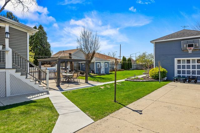 6883 W Hobart Avenue, Chicago, IL 60631