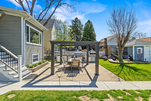 6883 W Hobart Avenue, Chicago, IL 60631