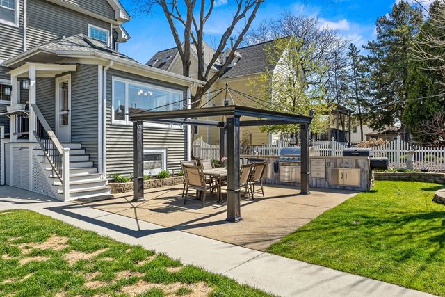 6883 W Hobart Avenue, Chicago, IL 60631