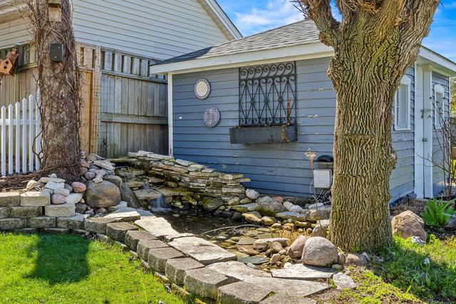 6883 W Hobart Avenue, Chicago, IL 60631