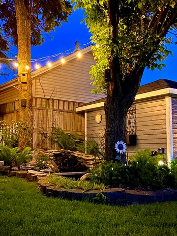 6883 W Hobart Avenue, Chicago, IL 60631