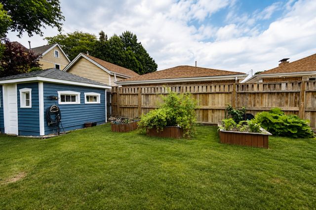 6883 W Hobart Avenue, Chicago, IL 60631