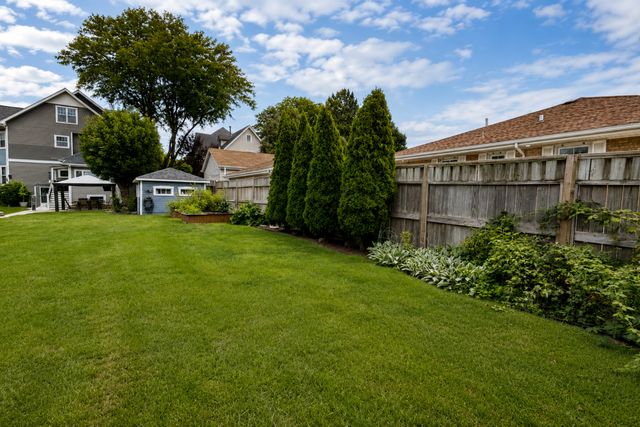 6883 W Hobart Avenue, Chicago, IL 60631