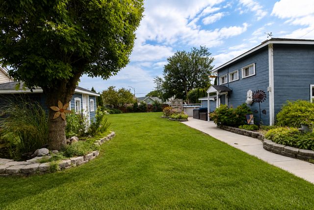 6883 W Hobart Avenue, Chicago, IL 60631
