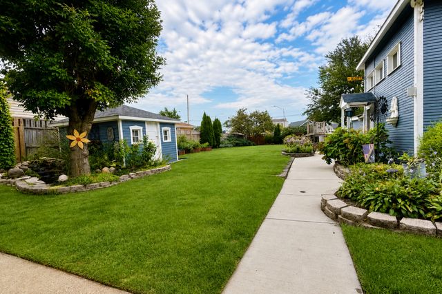 6883 W Hobart Avenue, Chicago, IL 60631