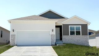 7232 S 204th Avenue, Gretna, NE 68028