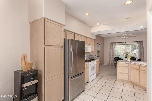 7401 W ARROWHEAD CLUBHOUSE Drive 2041, Glendale, AZ 85308