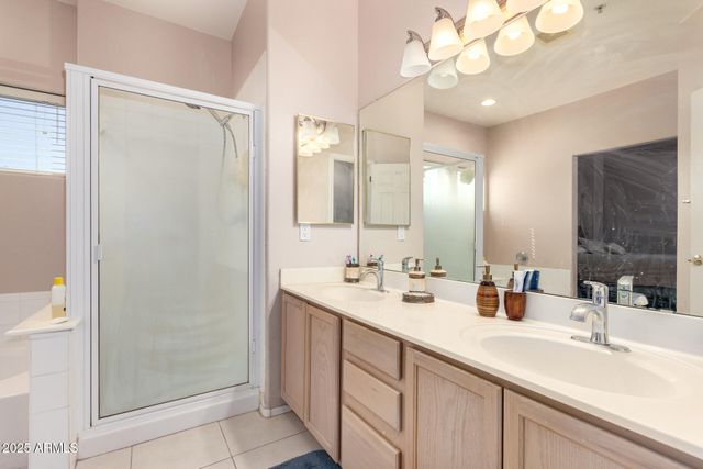 7401 W ARROWHEAD CLUBHOUSE Drive 2041, Glendale, AZ 85308