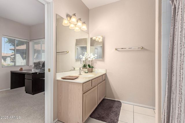 7401 W ARROWHEAD CLUBHOUSE Drive 2041, Glendale, AZ 85308