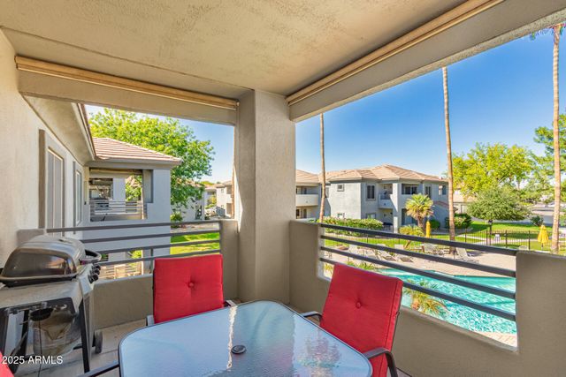 7401 W ARROWHEAD CLUBHOUSE Drive 2041, Glendale, AZ 85308