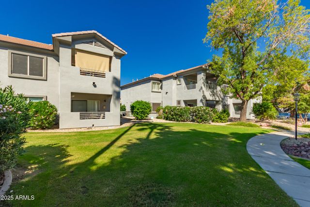 7401 W ARROWHEAD CLUBHOUSE Drive 2041, Glendale, AZ 85308