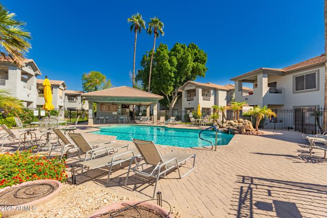 7401 W ARROWHEAD CLUBHOUSE Drive 2041, Glendale, AZ 85308