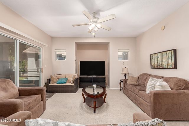 7401 W ARROWHEAD CLUBHOUSE Drive 2041, Glendale, AZ 85308