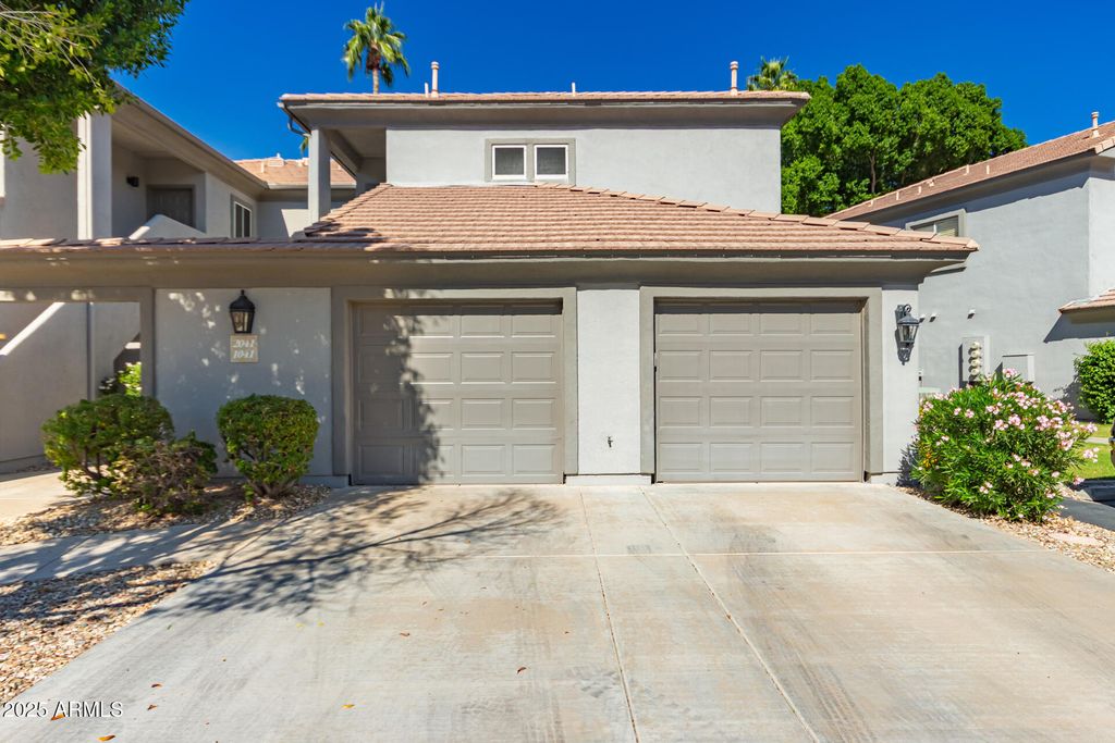 7401 W ARROWHEAD CLUBHOUSE Drive 2041, Glendale, AZ 85308