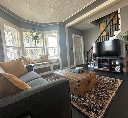 8 Main Street, Raymond, NH 03077