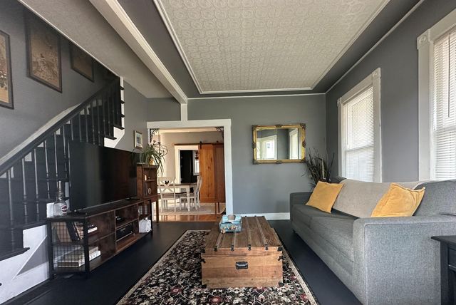 8 Main Street, Raymond, NH 03077